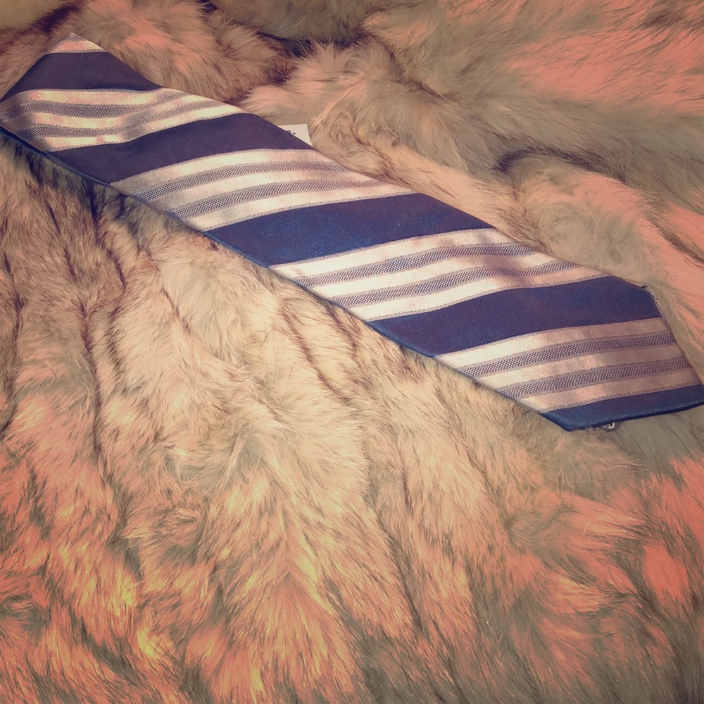 Neck tie.